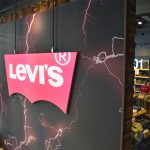 GlassMedia_Levis_Batwing_Display